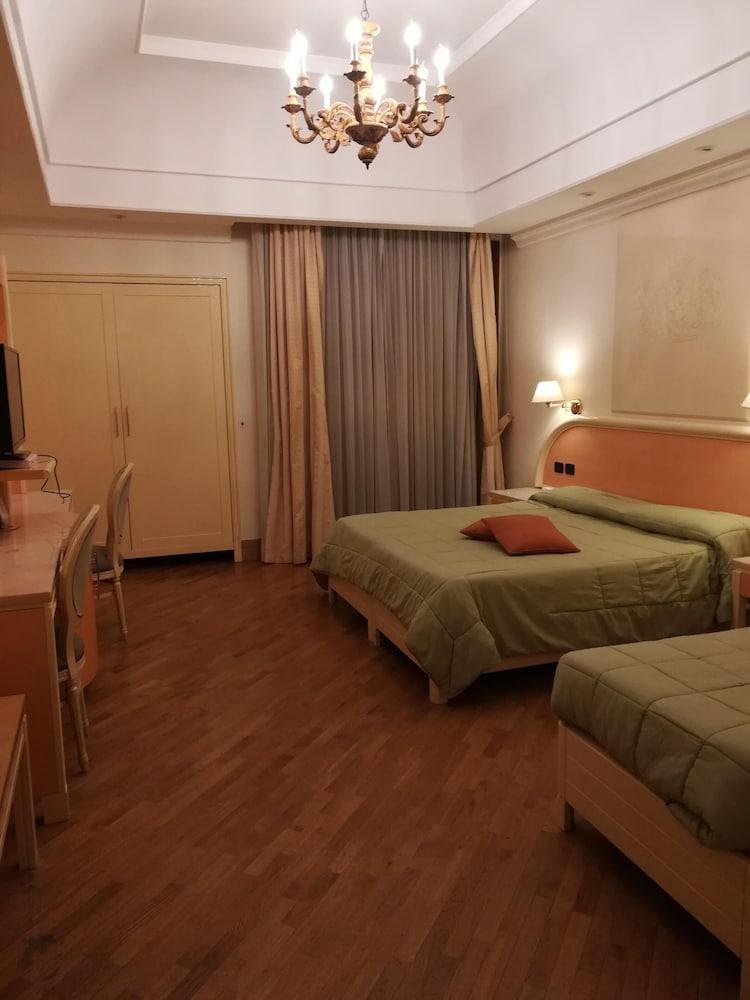 Lh Hotel Domus Caesari Марино Екстериор снимка
