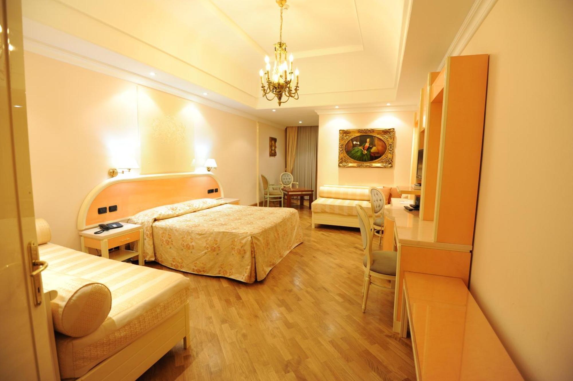 Lh Hotel Domus Caesari Марино Екстериор снимка