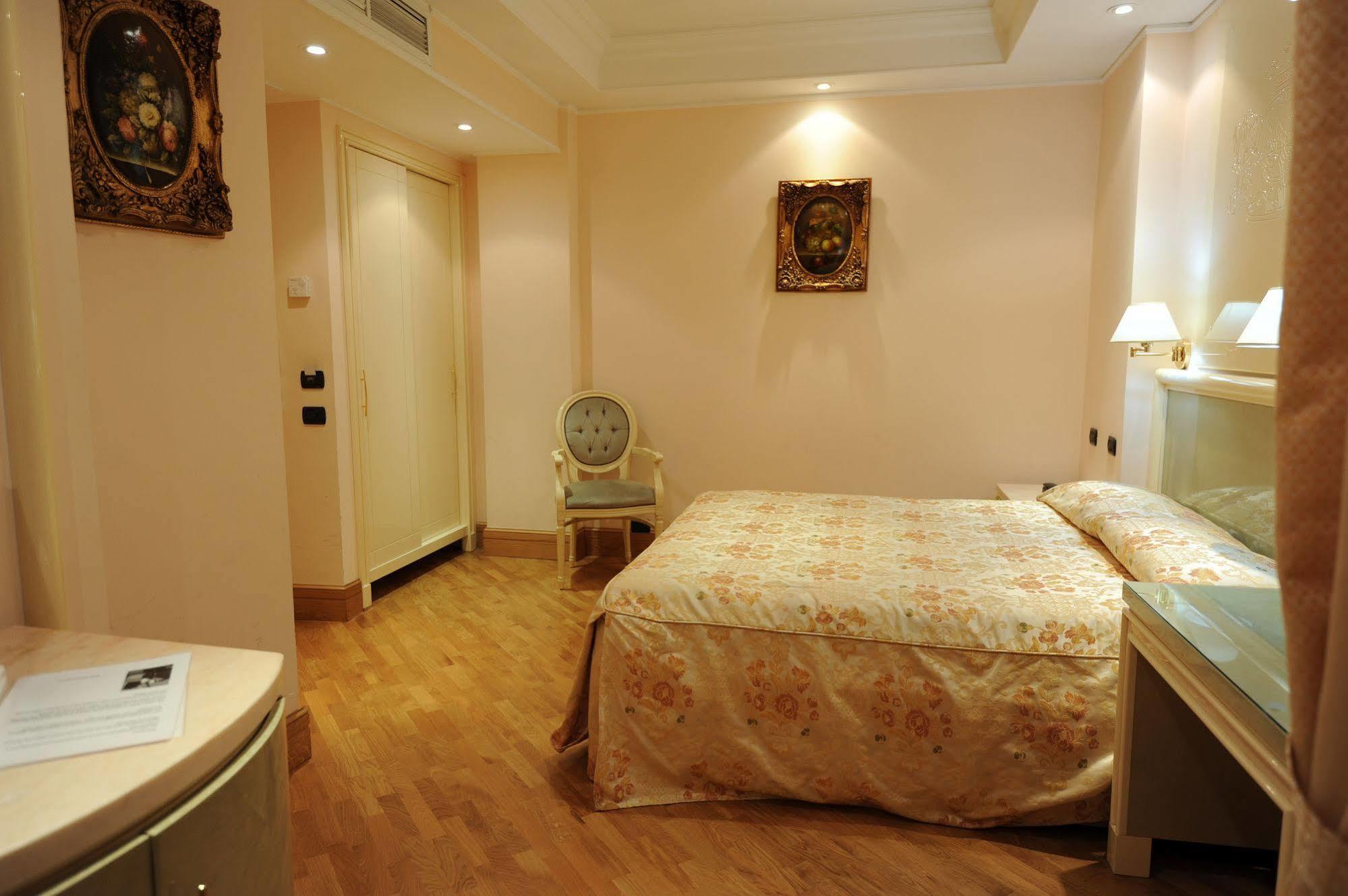 Lh Hotel Domus Caesari Марино Екстериор снимка