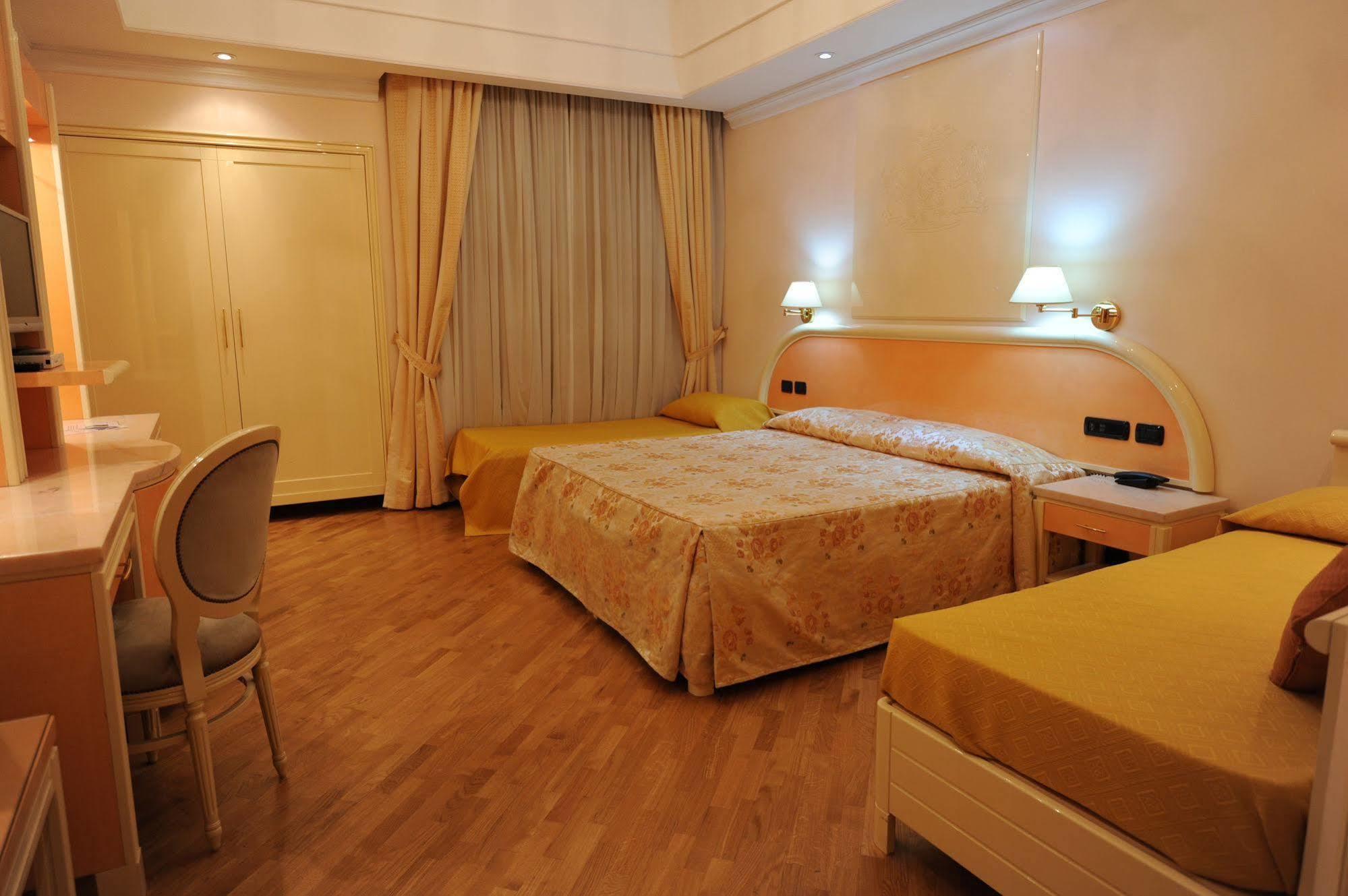 Lh Hotel Domus Caesari Марино Екстериор снимка