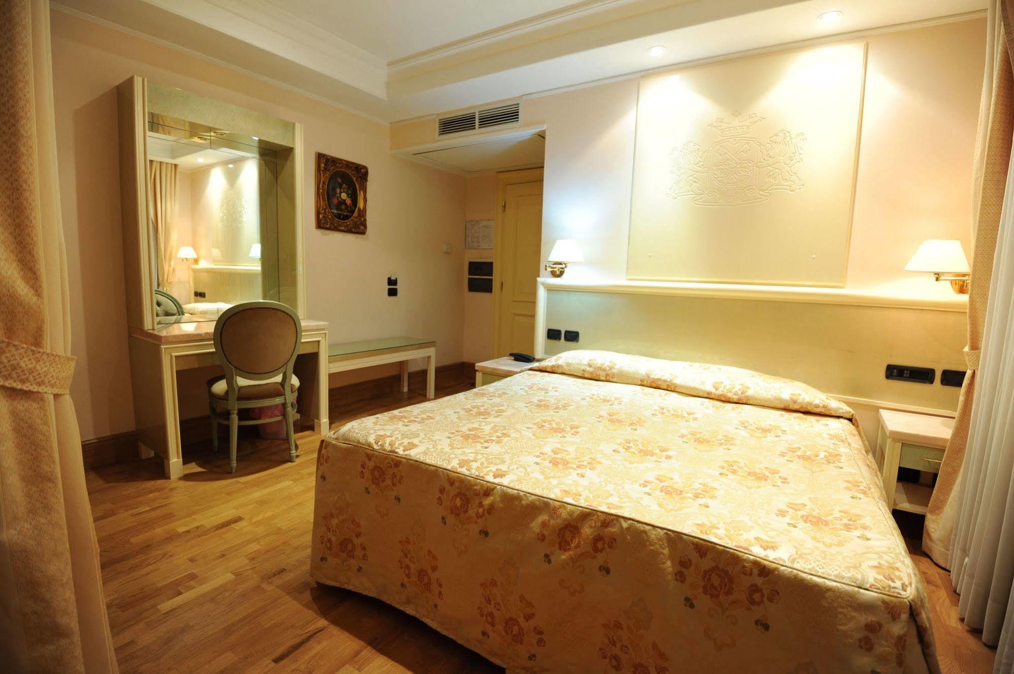 Lh Hotel Domus Caesari Марино Екстериор снимка